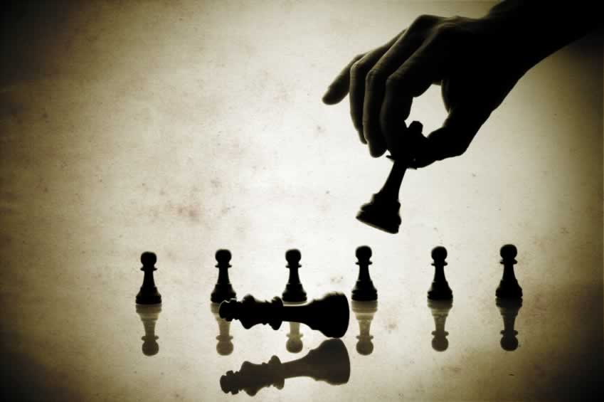 http://womenofcaliber.files.wordpress.com/2009/07/strategy-vs-tactics-chess.jpg
